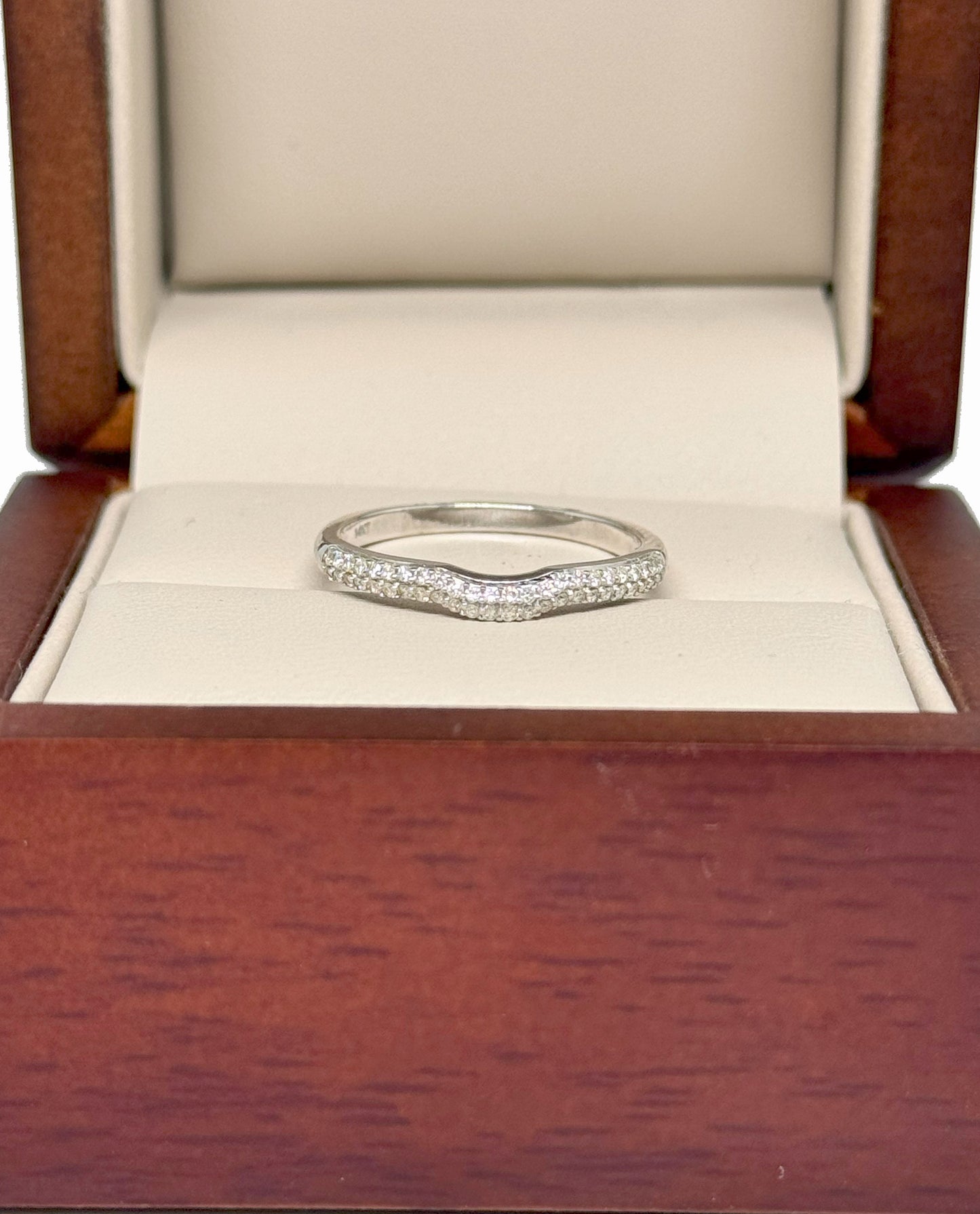 Churumbela Ondulada de Oro Blanco 14K con Diamantes Naturales .20 ct DJ3995