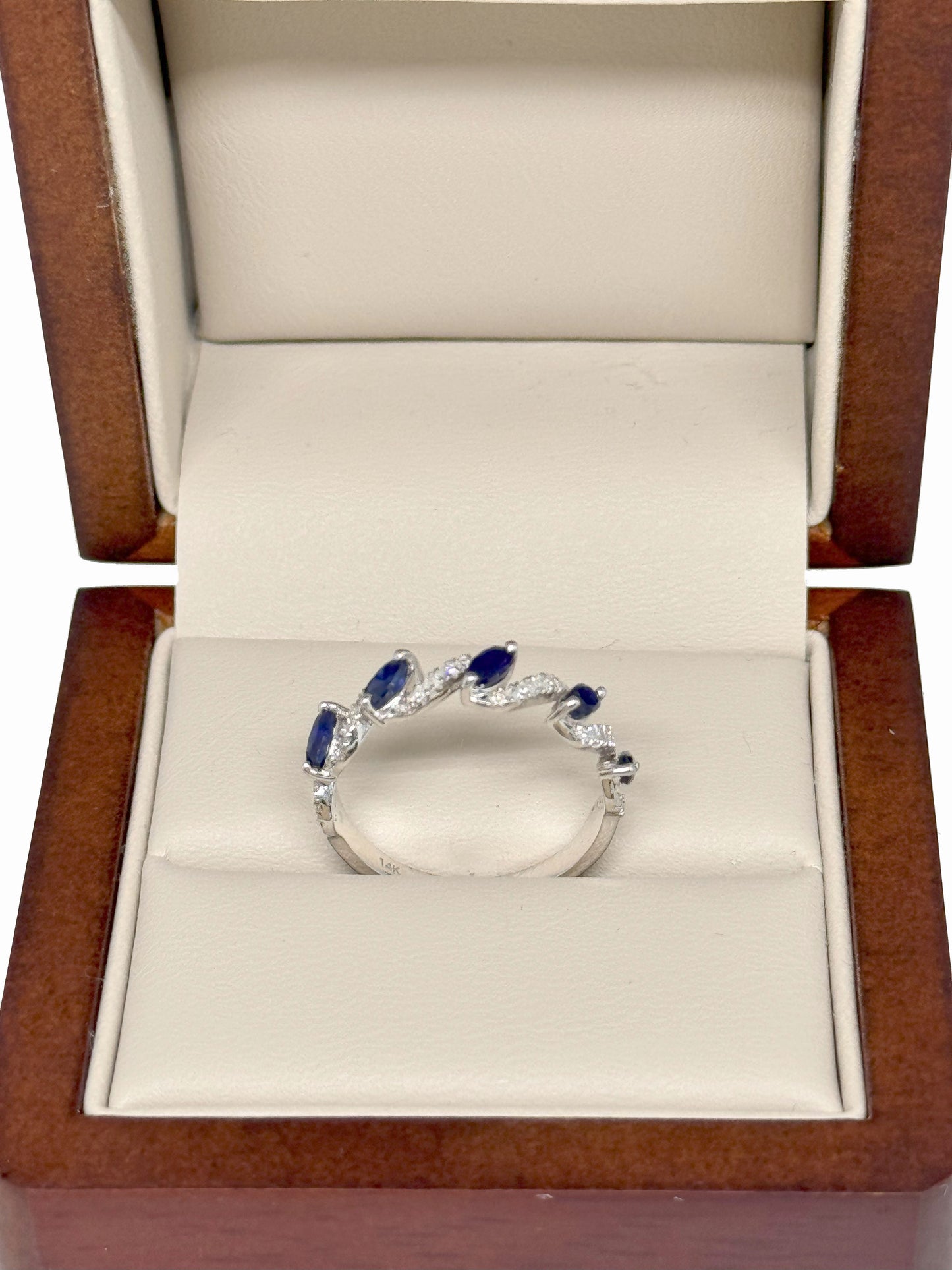 Churumbela de Oro Blanco 14K con Zafiros (.75 ct) y Diamantes Naturales (.17 ct) DJ4056