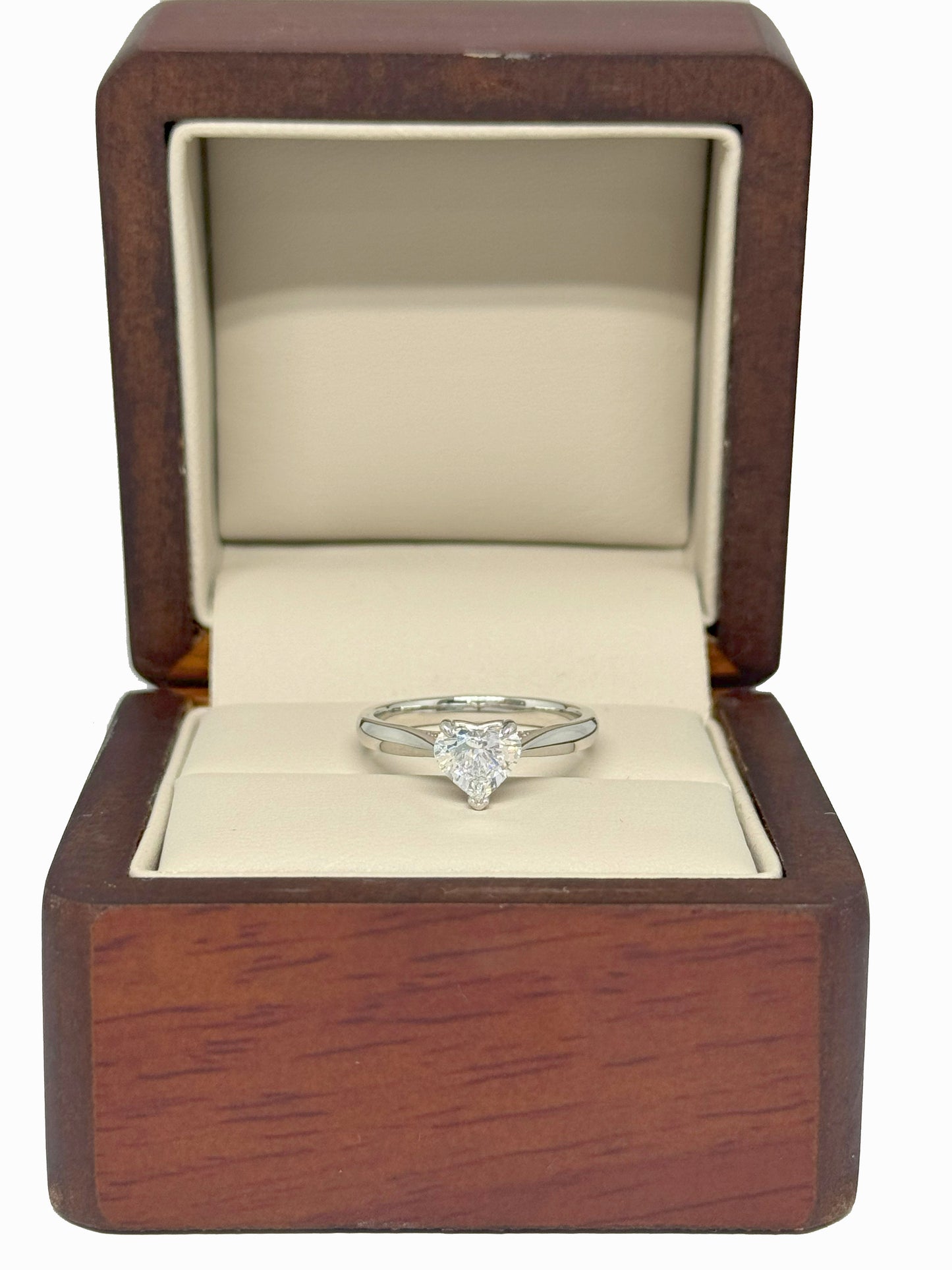 Anillo de Compromiso en Oro Blanco 14K con Diamante Natural Corte Corazón .80 ct, certificado GIA DJ40789