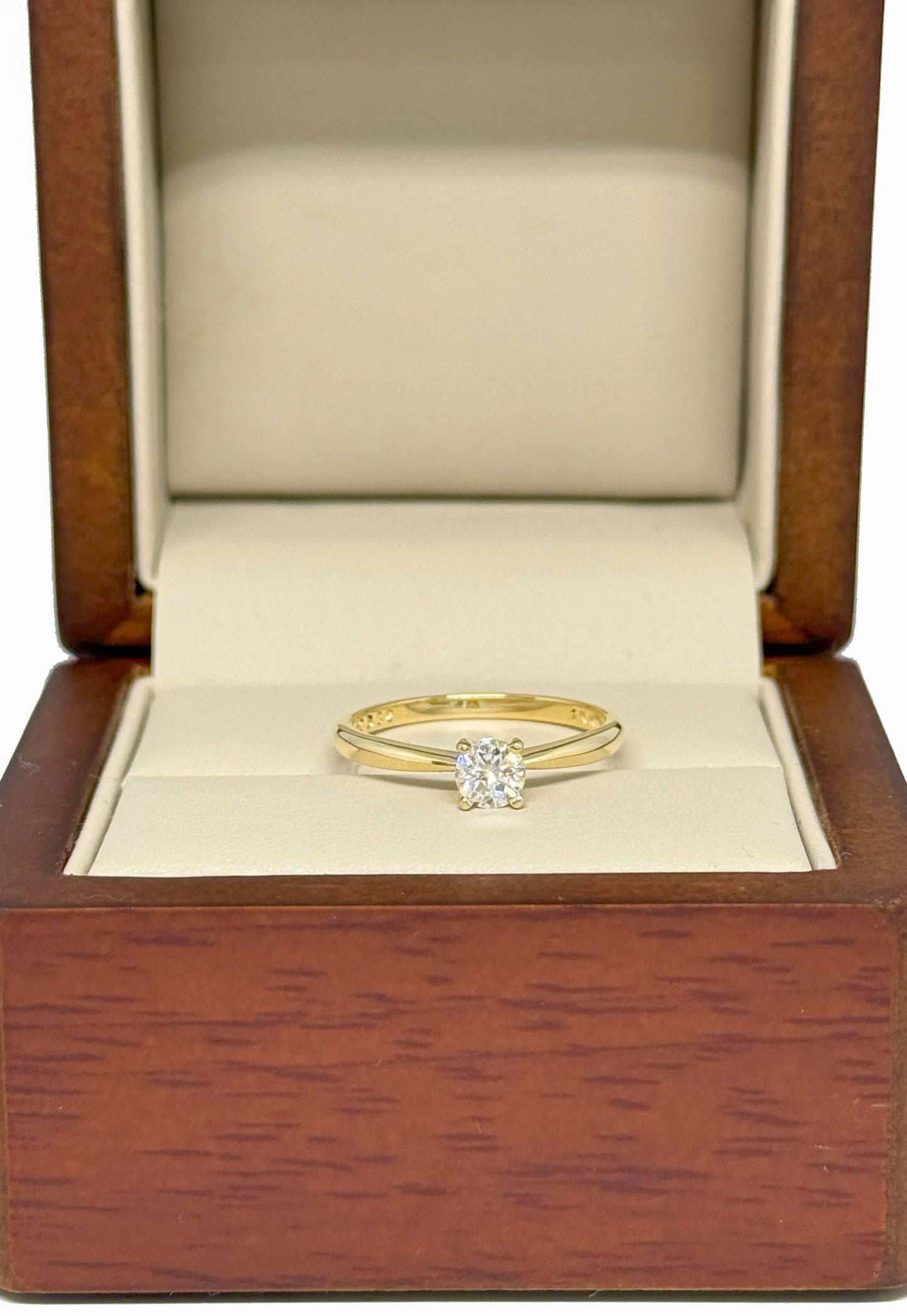 Anillo de Compromiso Clásico en Oro Amarillo 14K con Diamante Natural .35 ct, certificado GIA DJ4082