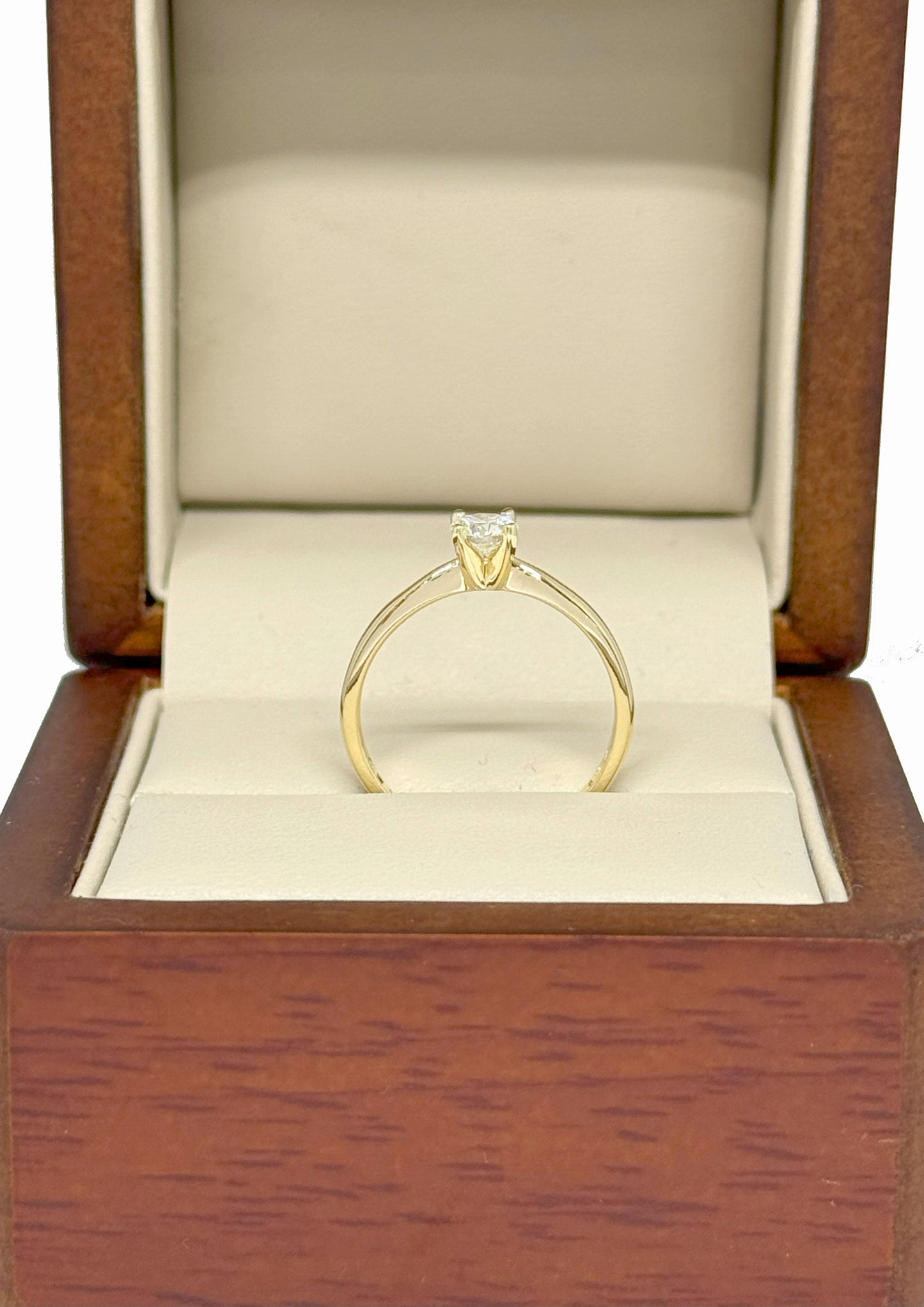 Anillo de Compromiso Clásico en Oro Amarillo 14K con Diamante Natural .35 ct, certificado GIA DJ4082