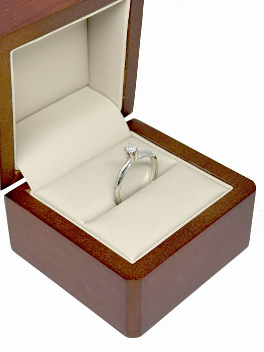 Anillo de Compromiso Clásico en Oro Blanco de 14K con Diamante Natural Corte Brillante .15 cts DJ2256