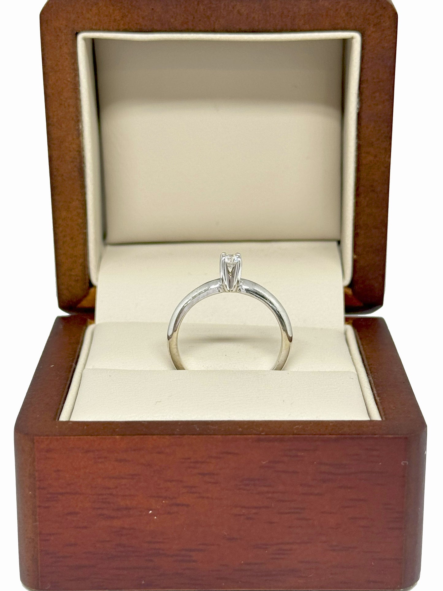 Anillo de Compromiso Clásico en Oro Blanco de 14K con Diamante Natural Corte Brillante .15 cts DJ2256