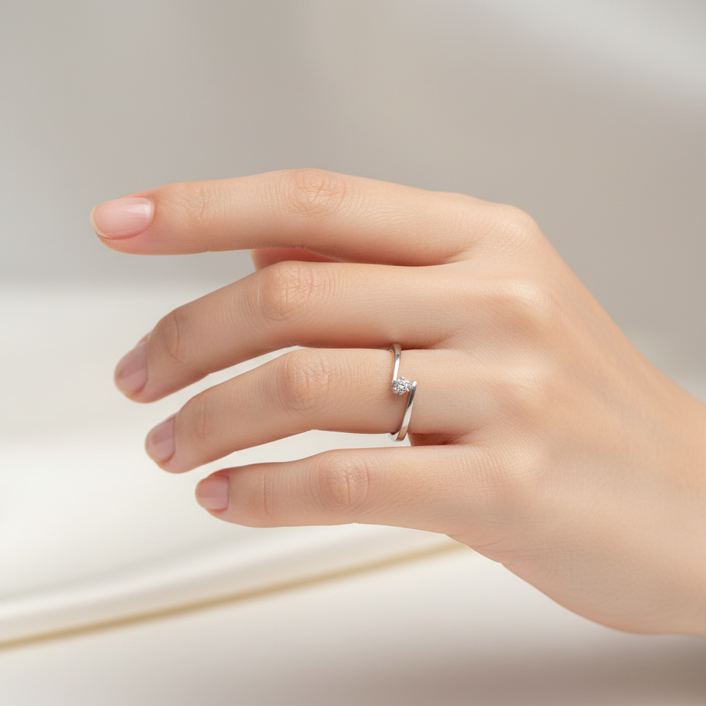 Anillo de Compromiso en Oro Blanco de 14K con Diamante Natural Corte Brillante .10 cts  Diseño Cometa DJ2269