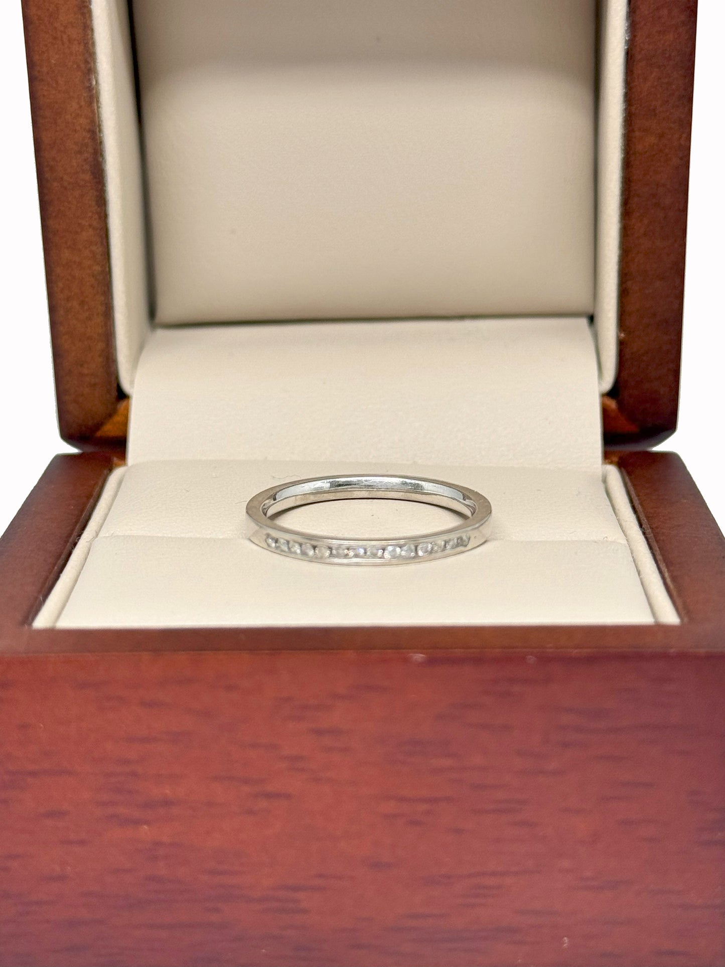 Churumbela Delicada de Oro Blanco 14K con Diamantes Naturales (.10 ct) DJ3061