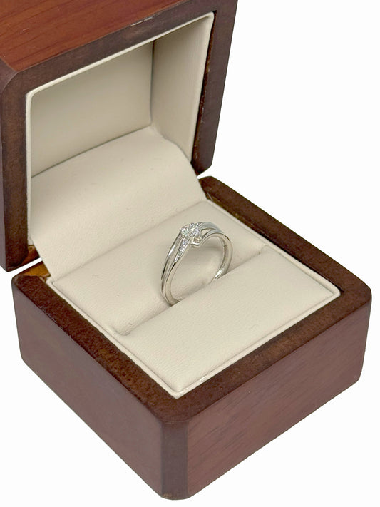 Anillo de Oro Blanco 14K con Diamantes Naturales (.08 cts) – Diseño Curvo Exclusivo DJ3690