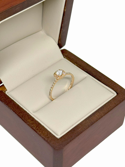 Anillo de Compromiso Halo en Oro Rosa 14K con Diamantes Naturales (.22 ct central + .22 ct adicionales) DJ3697