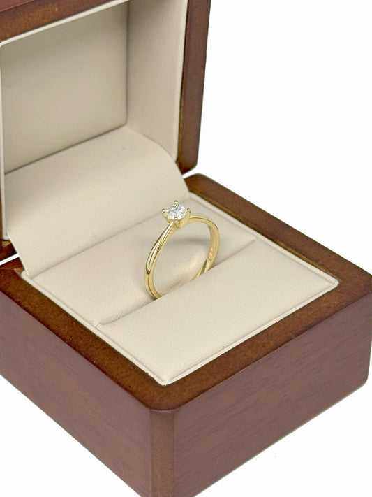 Anillo de Compromiso Clásico en Oro Amarillo 14K con Diamante Natural .35 ct, certificado GIA DJ4082