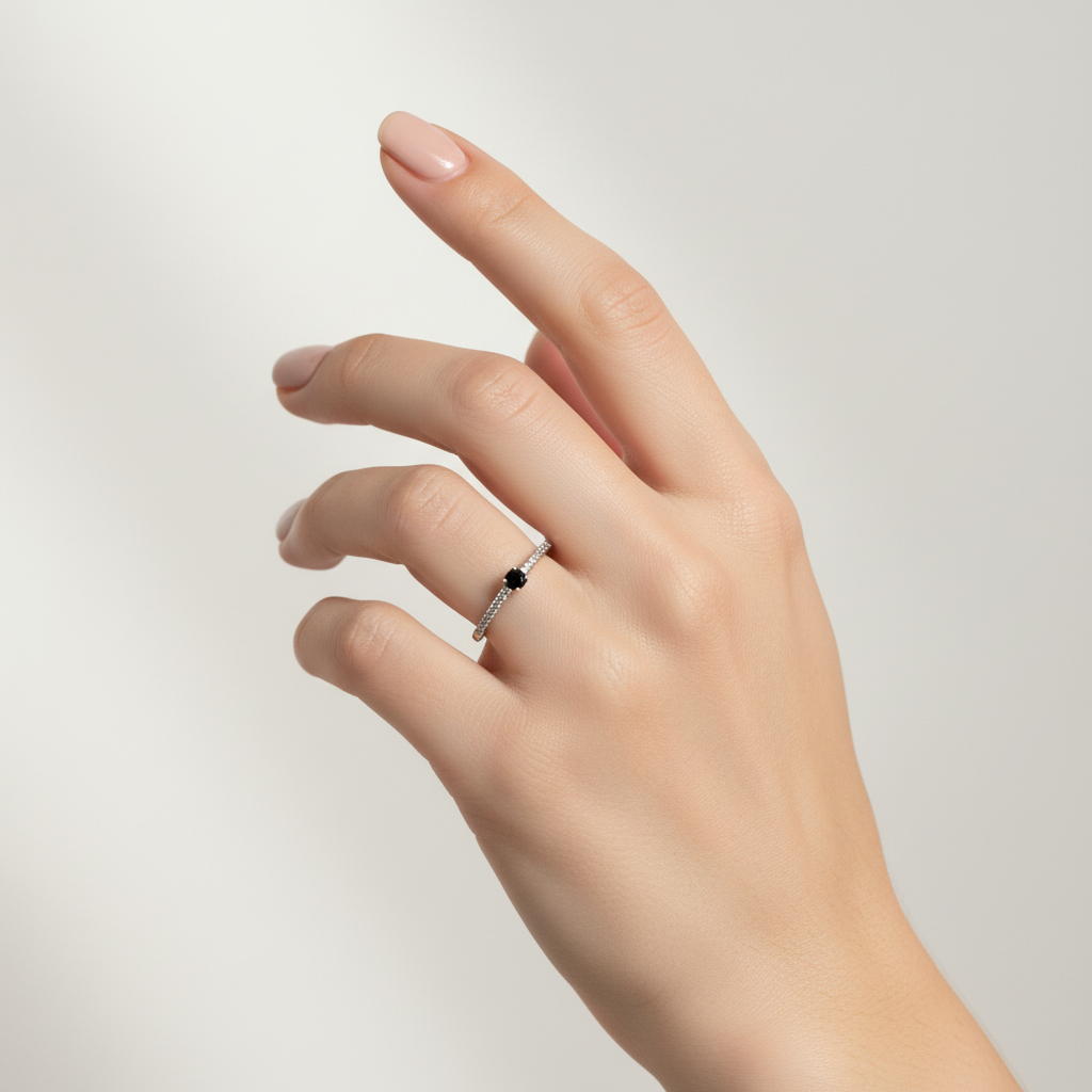 Anillo de Compromiso en Oro Blanco de 14K con Zafiro Natural Redondo y Diamantes Naturales DJ3621